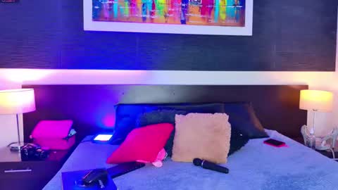   online show from October 7, 12:20 pm