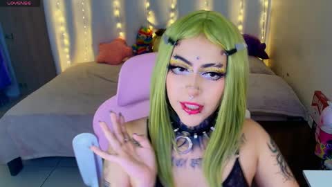 maliciaxpoison online show from May 18, 4:07 am