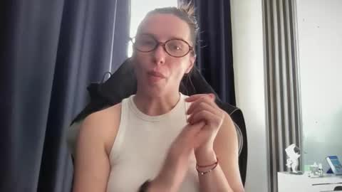 malina568708 online show from February 28, 1:43 pm