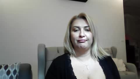 malorine online show from November 21, 7:16 pm