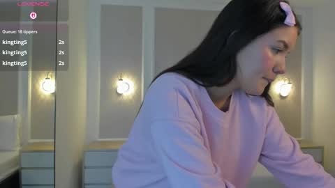 M A L U online show from October 18, 2:47 am