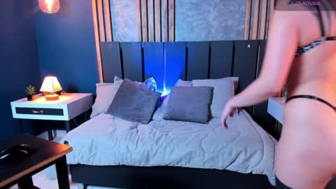 Snapshot of mandy_collins_ chatting on December 18, 1:45 pm Mandy online show from December 18, 1:45 pm