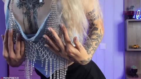 Amelie online show from January 5, 7:07 pm