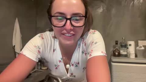 Manon hottie online show from April 18, 2:08 pm