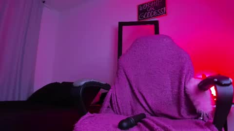 manuevans10 online show from February 20, 10:59 am