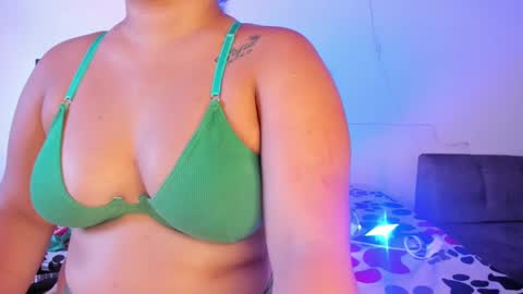 Snapshot of maralinette22 chatting on December 25, 5:58 pm maralinette22 online show from December 25, 5:58 pm