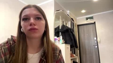 Mia online show from February 6, 5:33 am