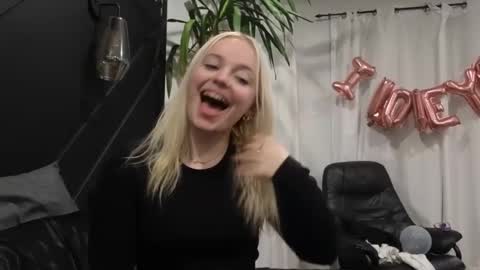 margot_robbie7 online show from February 16, 2:33 am