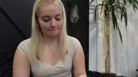 margot_robbie7 online show from January 28, 3:04 am