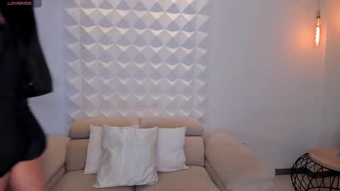 MARIA HERRERA  online show from March 7, 2:15 am