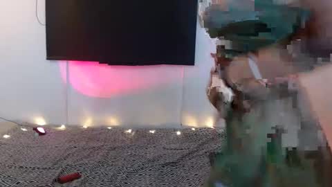 Mariam Calad online show from December 31, 2:40 am