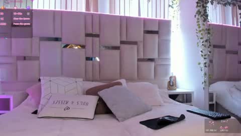 mariana__thompson online show from August 9, 1:37 pm