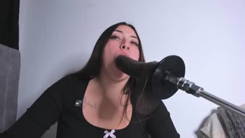 Mariana Castro online show from July 16, 2:05 am