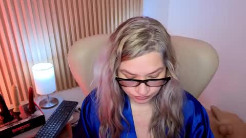 Marian Love  online show from October 4, 1:06 pm