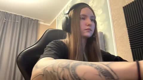 Aria online show from December 1, 9:46 am