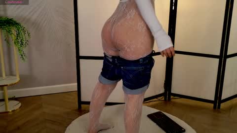 Marie LEAVE YOUR  WITH ME online show from May 5, 5:32 am