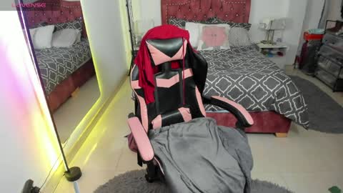 marie online show from March 27, 12:01 am