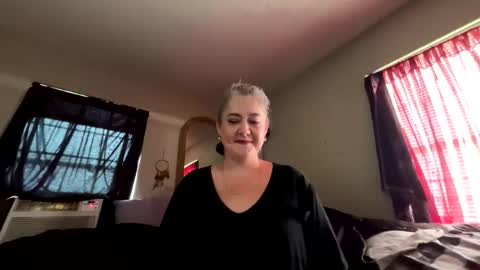 Marie online show from May 26, 4:50 pm