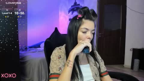 Snapshot of mariella__adams chatting on February 18, 6:28 pm Maria  online show from February 18, 6:28 pm