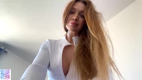Snapshot of marindasembler chatting on October 21, 8:29 am Mia online show from October 21, 8:29 am