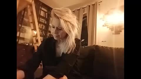 MaryGoRound online show from February 8, 11:24 pm