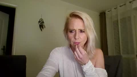 MaryGoRound online show from October 27, 7:08 pm