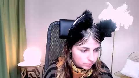 martaedams online show from November 19, 6:35 am