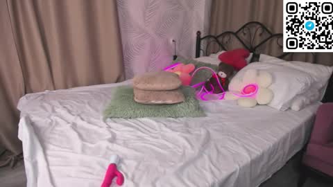 mary__bailey online show from November 3, 1:20 am