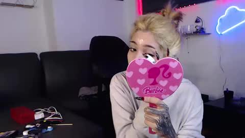 Snapshot of mary_janness chatting on February 19, 7:05 pm                      100   online show from February 19, 7:05 pm