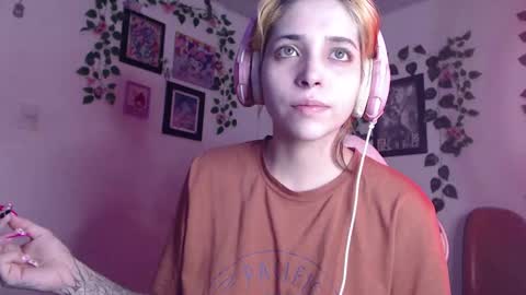 Snapshot of mary_janness chatting on December 19, 6:01 am                      100   online show from December 19, 6:01 am