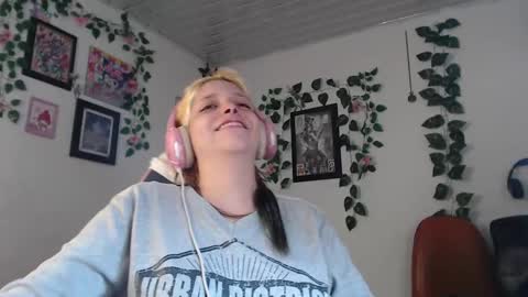 Snapshot of mary_janness chatting on January 9, 7:18 pm                      100   online show from January 9, 7:18 pm