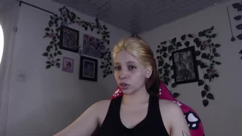 Snapshot of mary_janness chatting on December 26, 6:41 am                      100   online show from December 26, 6:41 am