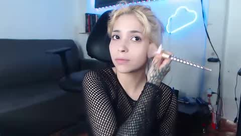 Snapshot of mary_janness chatting on February 23, 11:43 pm                      100   online show from February 23, 11:43 pm