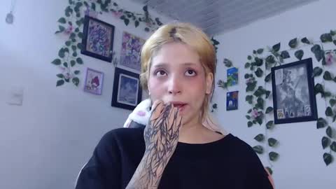 Snapshot of mary_janness chatting on January 12, 5:03 am                      100   online show from January 12, 5:03 am