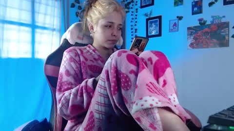 Snapshot of mary_janness chatting on February 9, 8:02 pm                      100   online show from February 9, 8:02 pm