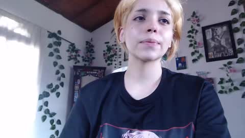 Snapshot of mary_janness chatting on February 10, 7:49 pm                      100   online show from February 10, 7:49 pm