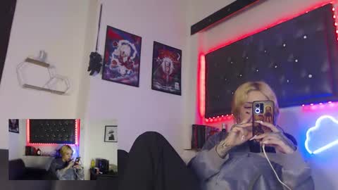 Snapshot of mary_janness chatting on February 28, 11:45 pm                      100   online show from February 28, 11:45 pm