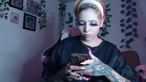 Snapshot of mary_janness chatting on December 9, 10:09 pm                      100   online show from December 9, 10:09 pm