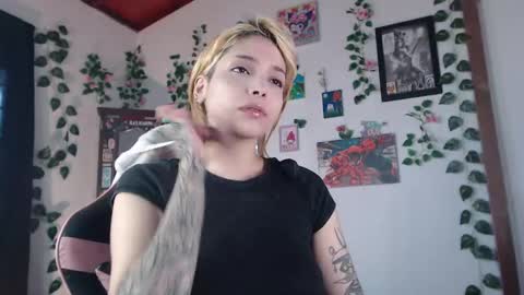 Snapshot of mary_janness chatting on February 8, 6:55 pm                      100   online show from February 8, 6:55 pm