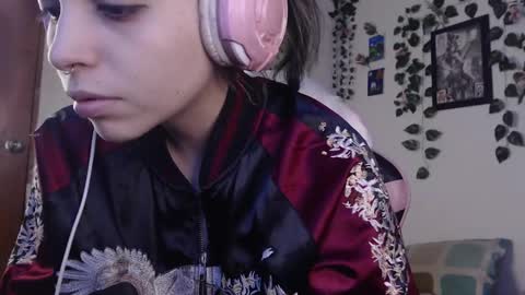 Snapshot of mary_janness chatting on December 25, 7:24 am                      100   online show from December 25, 7:24 am