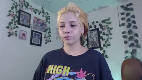 Snapshot of mary_janness chatting on December 30, 2:51 pm                      100   online show from December 30, 2:51 pm