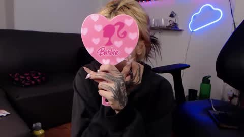 Snapshot of mary_janness chatting on March 6, 5:03 am                      100   online show from March 6, 5:03 am