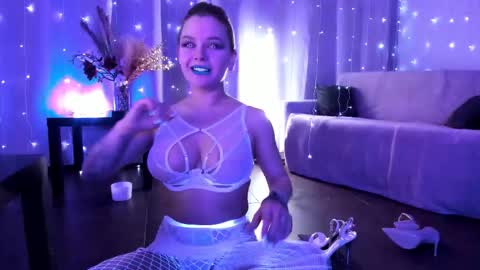 Snapshot of mary_julia chatting on October 5, 9:20 pm Julia online show from October 5, 9:20 pm