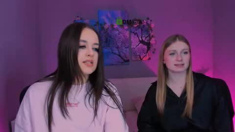 Mary online show from December 1, 6:32 pm