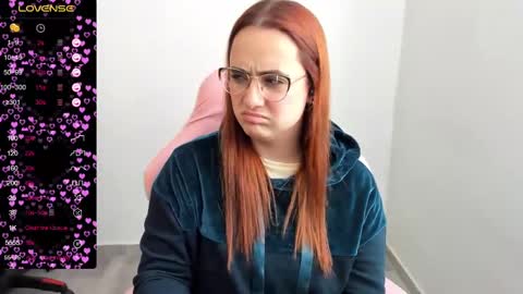 Dulce Maria online show from February 25, 6:55 pm