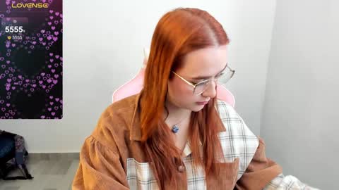 Dulce Maria online show from December 17, 6:53 pm