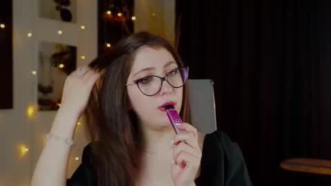 Mary Miller online show from December 2, 9:33 am