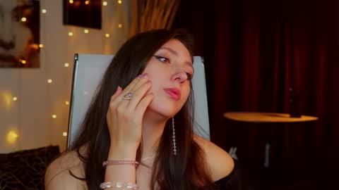 Mary Miller online show from September 22, 12:36 pm