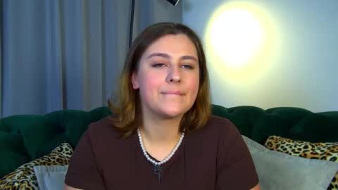 Snapshot of marymurrays chatting on October 23, 7:25 am MaryMurrays online show from October 23, 7:25 am