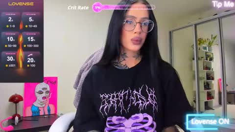 Snapshot of maryvegas chatting on October 22, 1:43 am Mary online show from October 22, 1:43 am